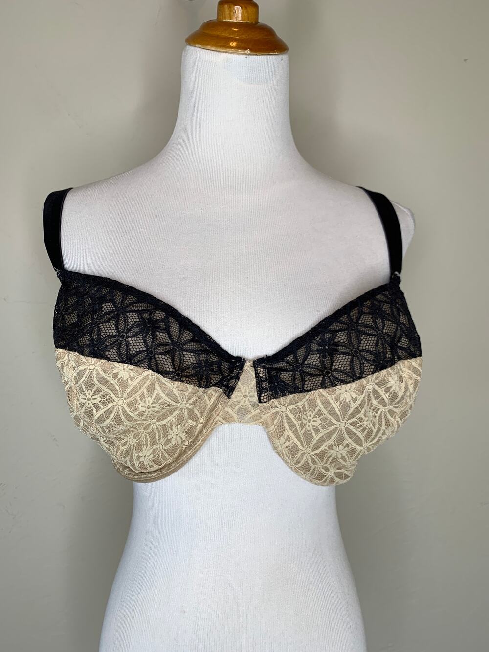 Sophie Theallett Cacique 44DD Unlined Underwire Bra Semisheer Lace